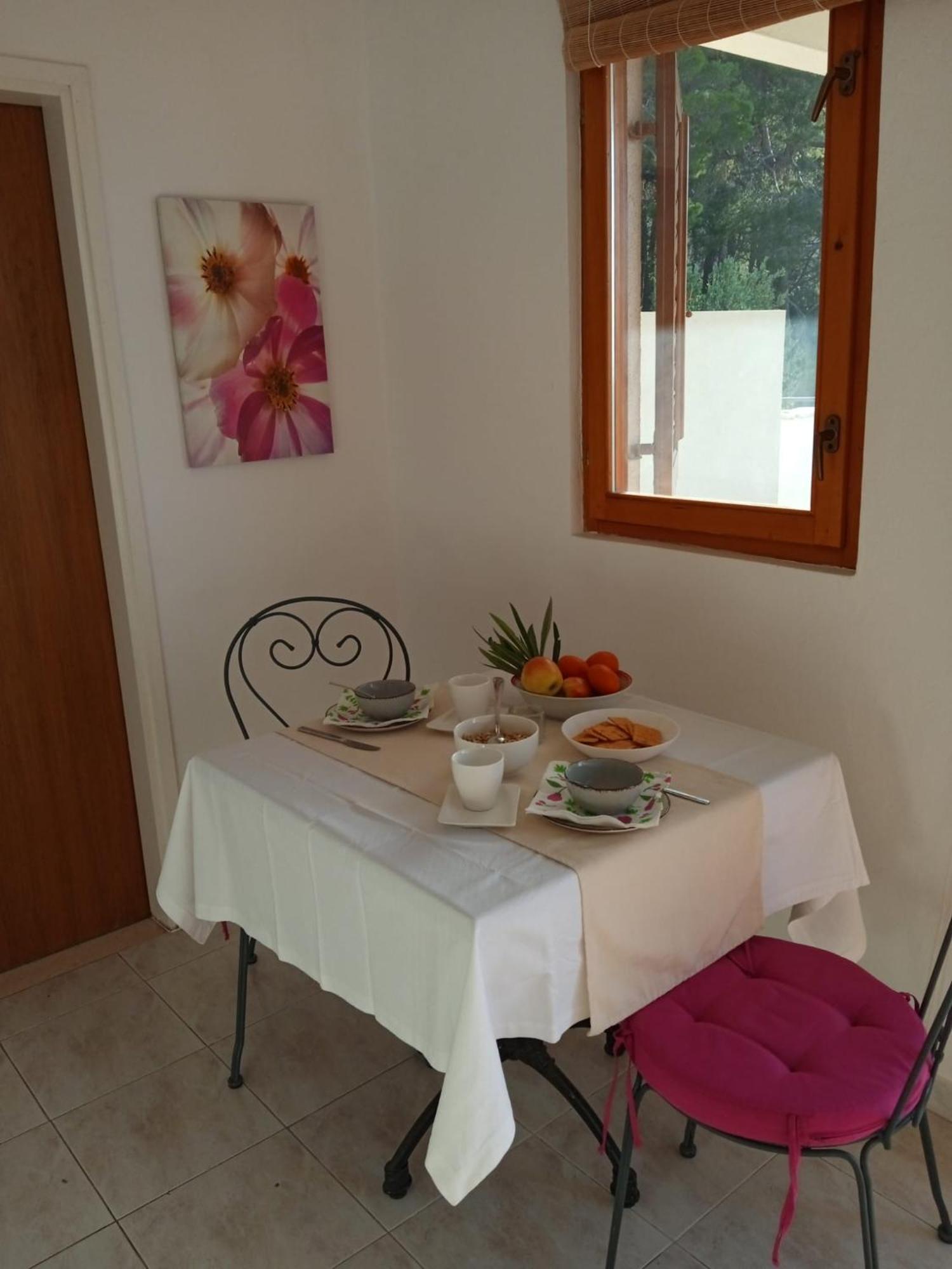 Apartmani Nila Sveta Nedelja  Oda fotoğraf