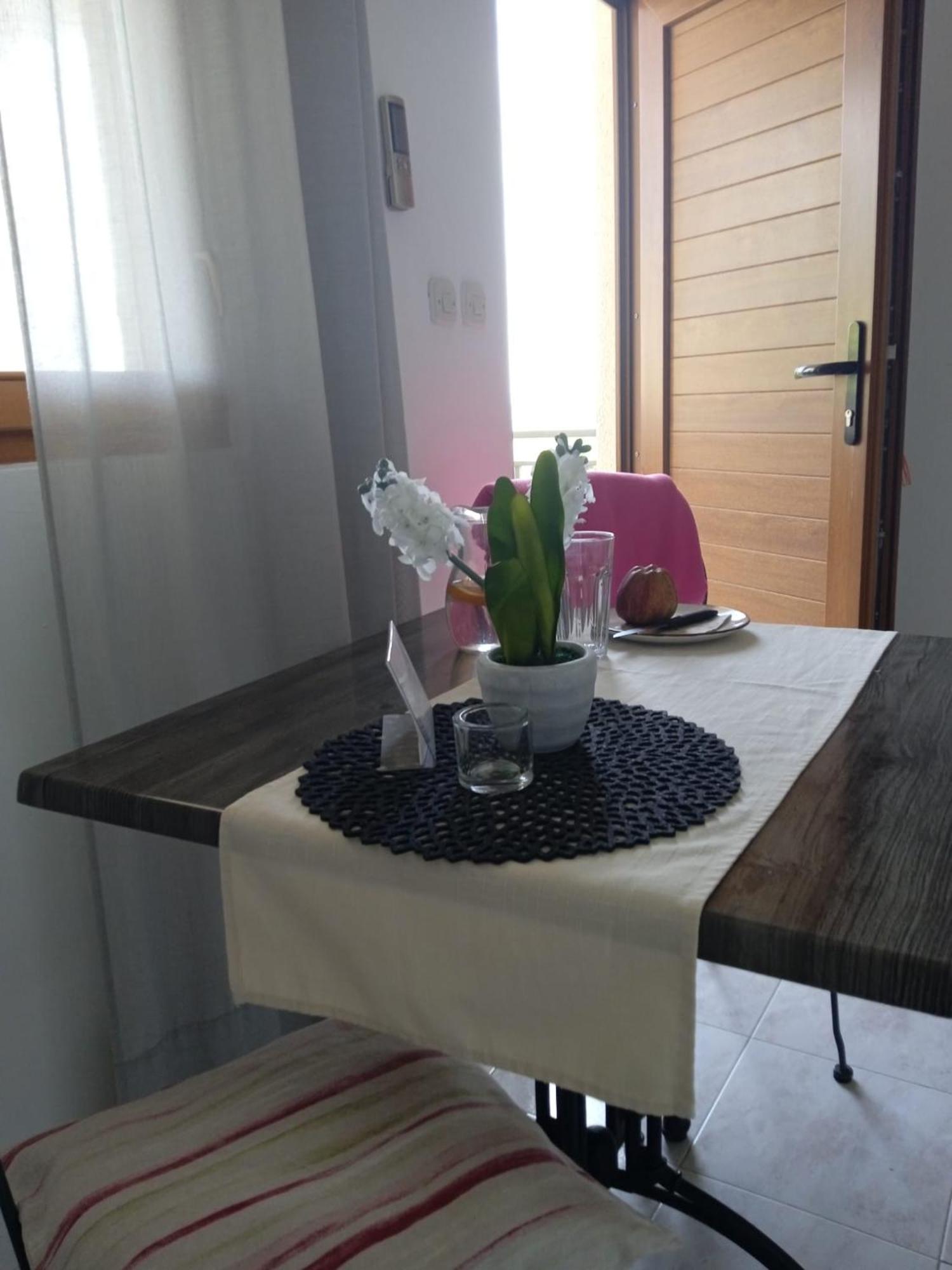 Apartmani Nila Sveta Nedelja  Dış mekan fotoğraf